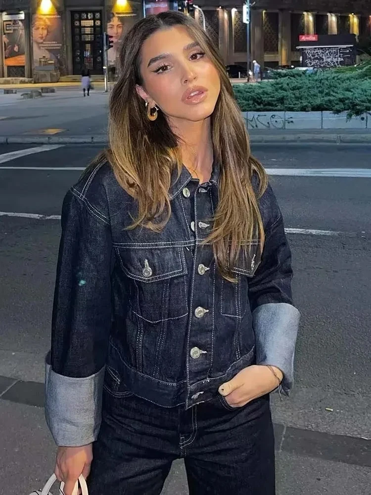 

Куртка женская джинсовая однотонная с отложным воротником и длинными рукавами