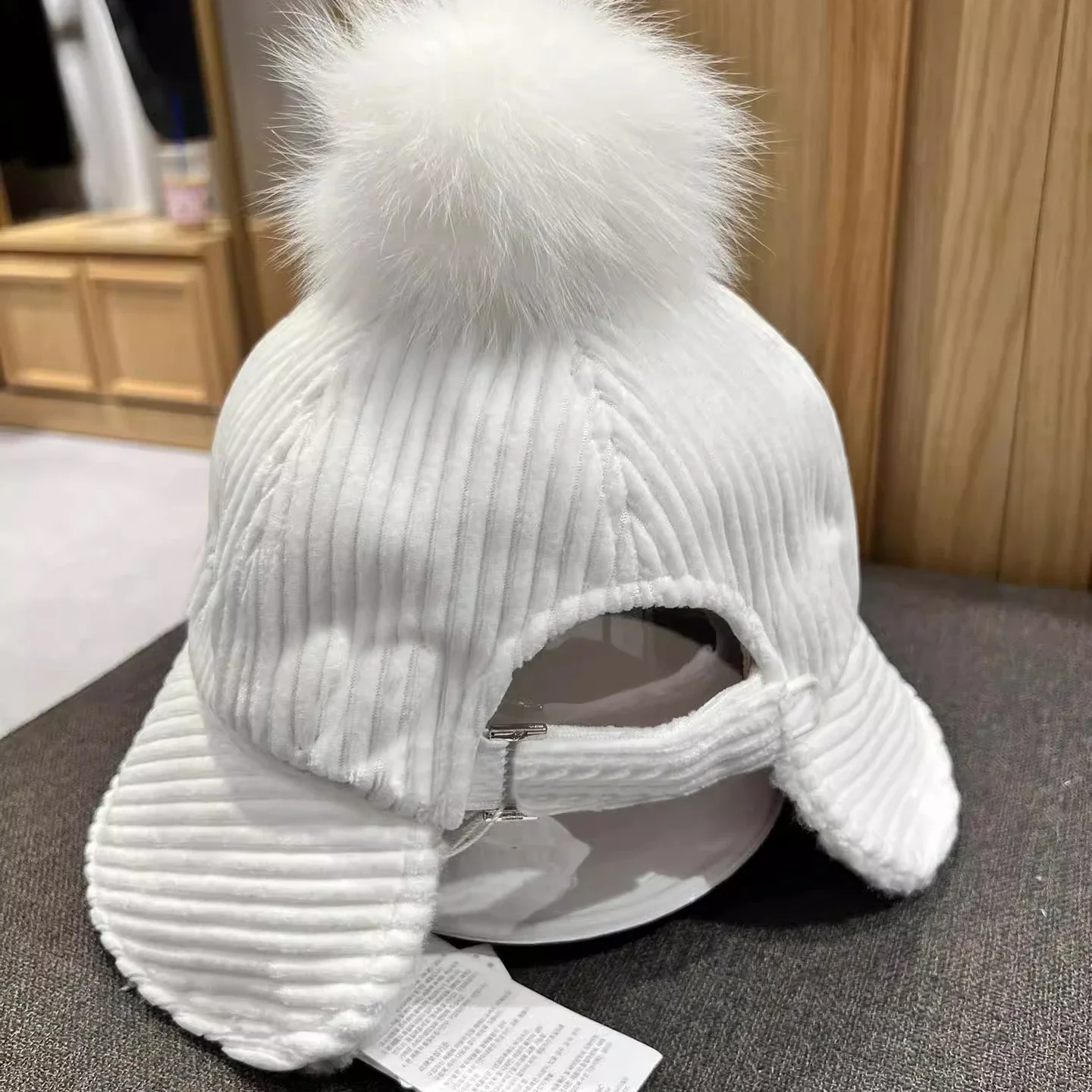 

23 Autumn and Winter New Golf Cap Ladies Ear Protection Warm Fisherman Hat Sling Ball Hair Ball Golf Winter Hat