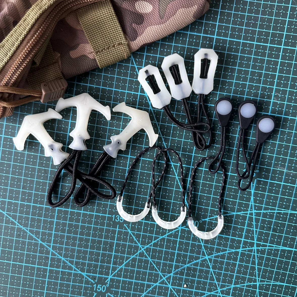 

Tactical Pull Head EDC Pirate Anchor Pendant with Zipper Rope, PU Backpack Decoration, Zipper Accessories