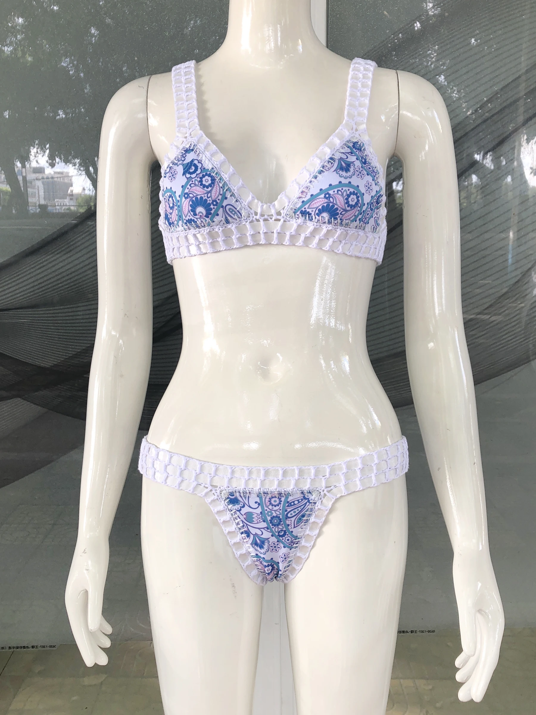 

Women Sexy Crochet Swimsuit Triangle Elastic Bikini Set Reversible Blue And White Paisley Print Swimwear Both Sides Wearing