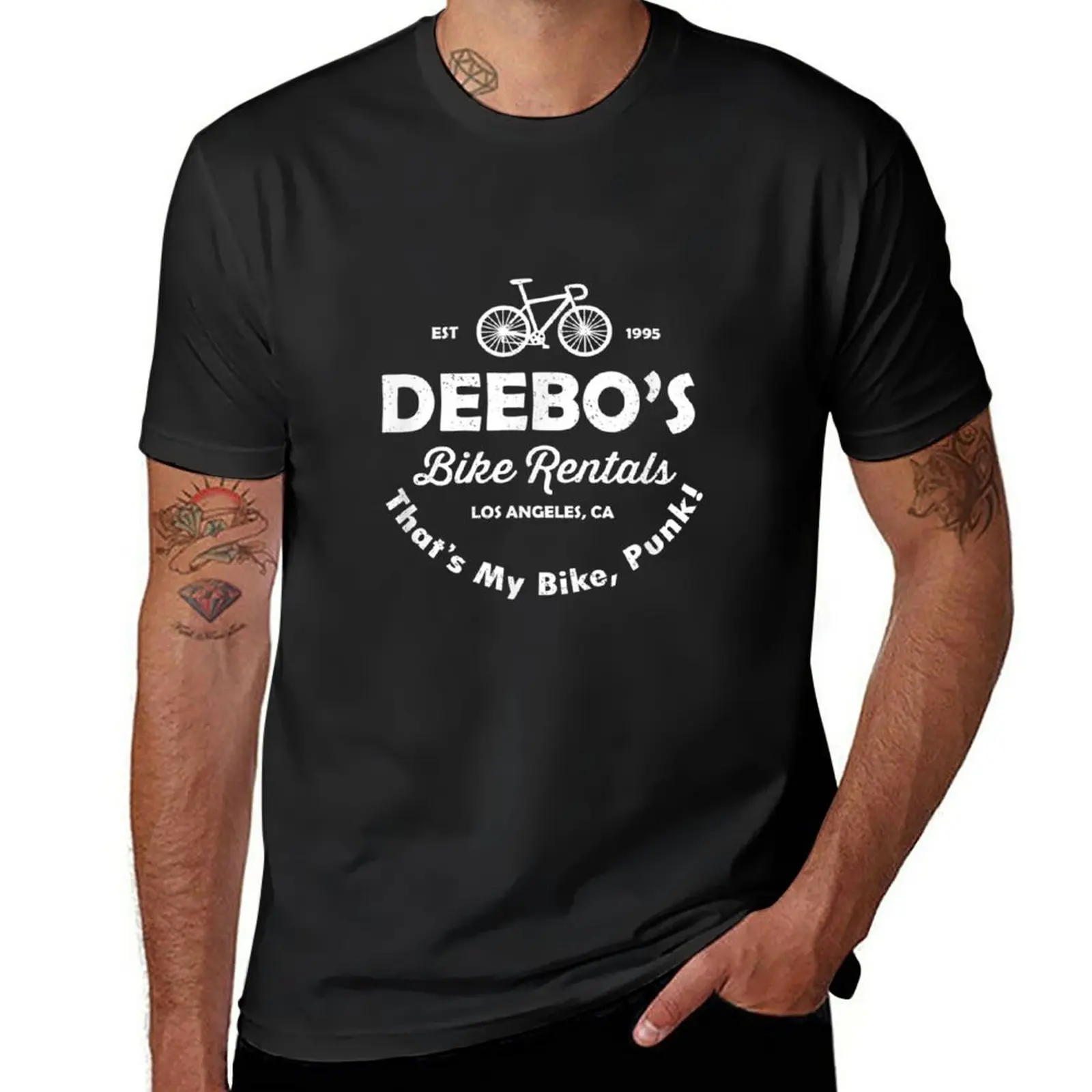 New Deebos Bike Rental Bike Rider Funny T-Shirt New Edition T-Shirt Abbigliamento Vintage T-Shirt Grafiche Da Uomo Hip Hop