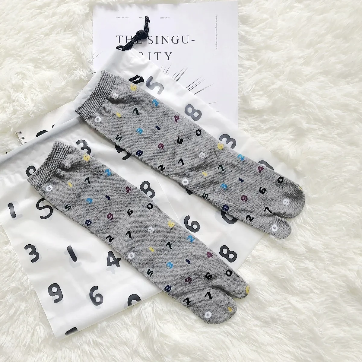 Schicke japanische Jacquard Split Toe Socken Mode digitale gekämmte Baumwolle zwei Zehen Socken Frauen koreanische Harajuku zwei Finger Tabi Socken – Detail 11