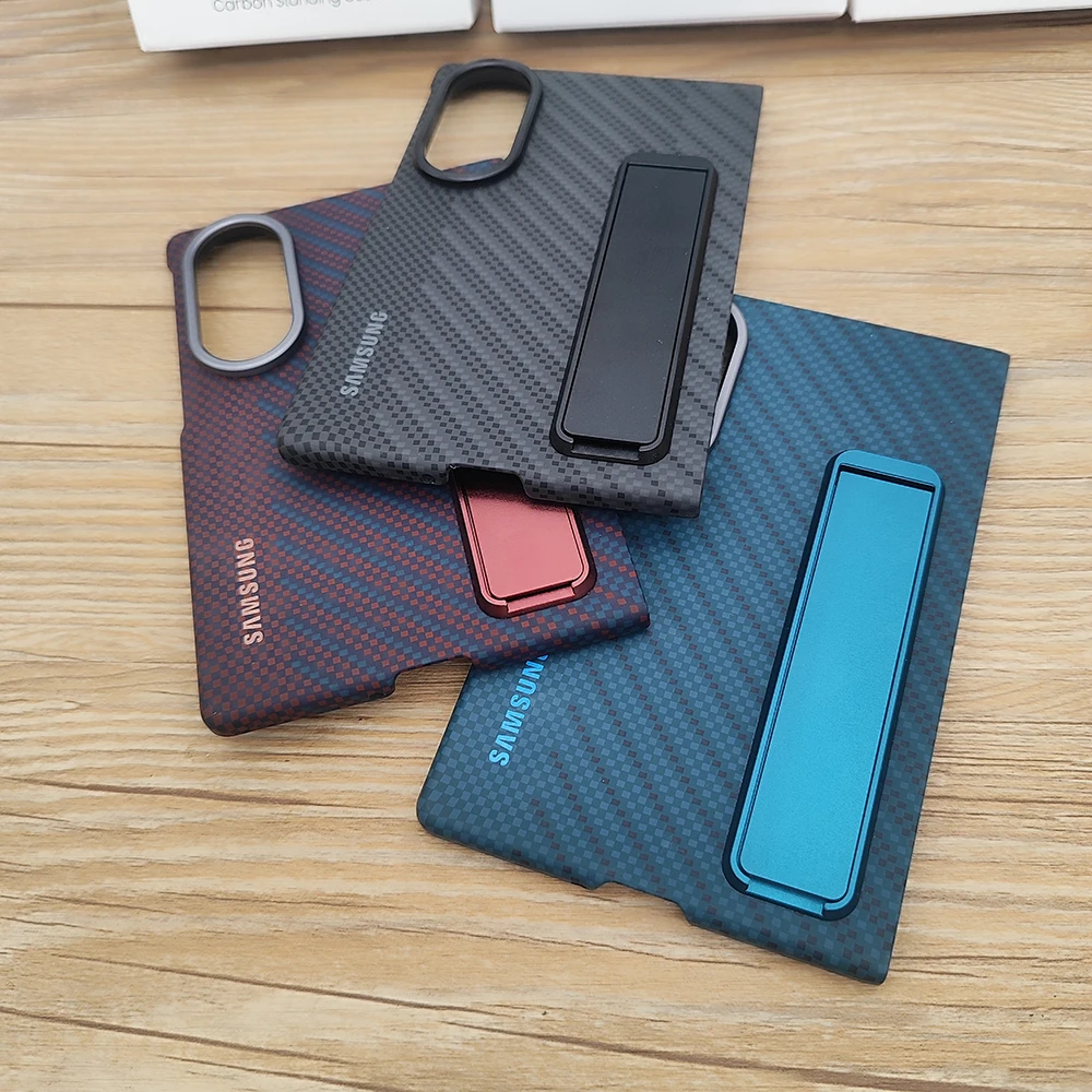 Carbon Fiber Standing Protective Case for Foldable Phones - Durable Hard PC Bumper Cover