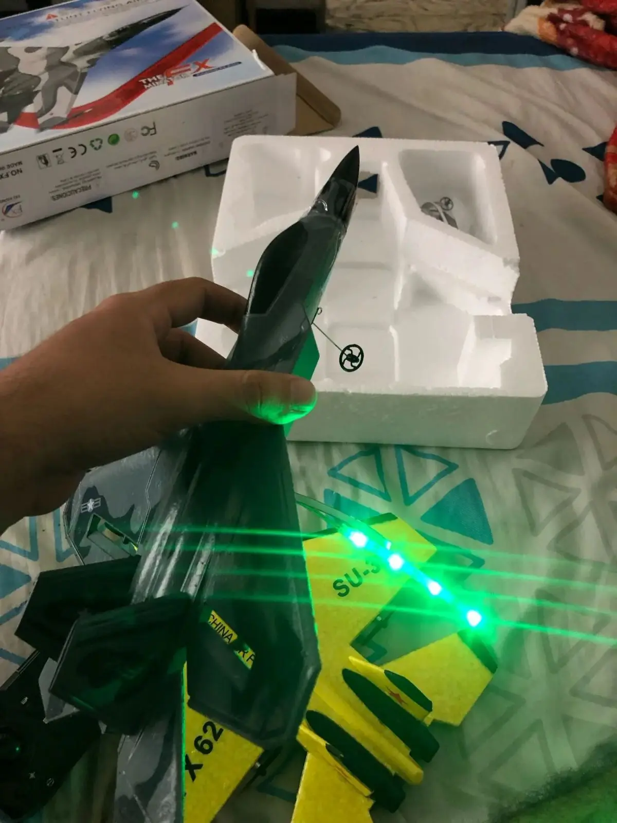 리모컨 비행 모델 글라이더 비행기, SU35 RC 비행기, FX620 FX622, 2.4G, LED 조명, 항공기 폼 장난감, 어린이 선물
