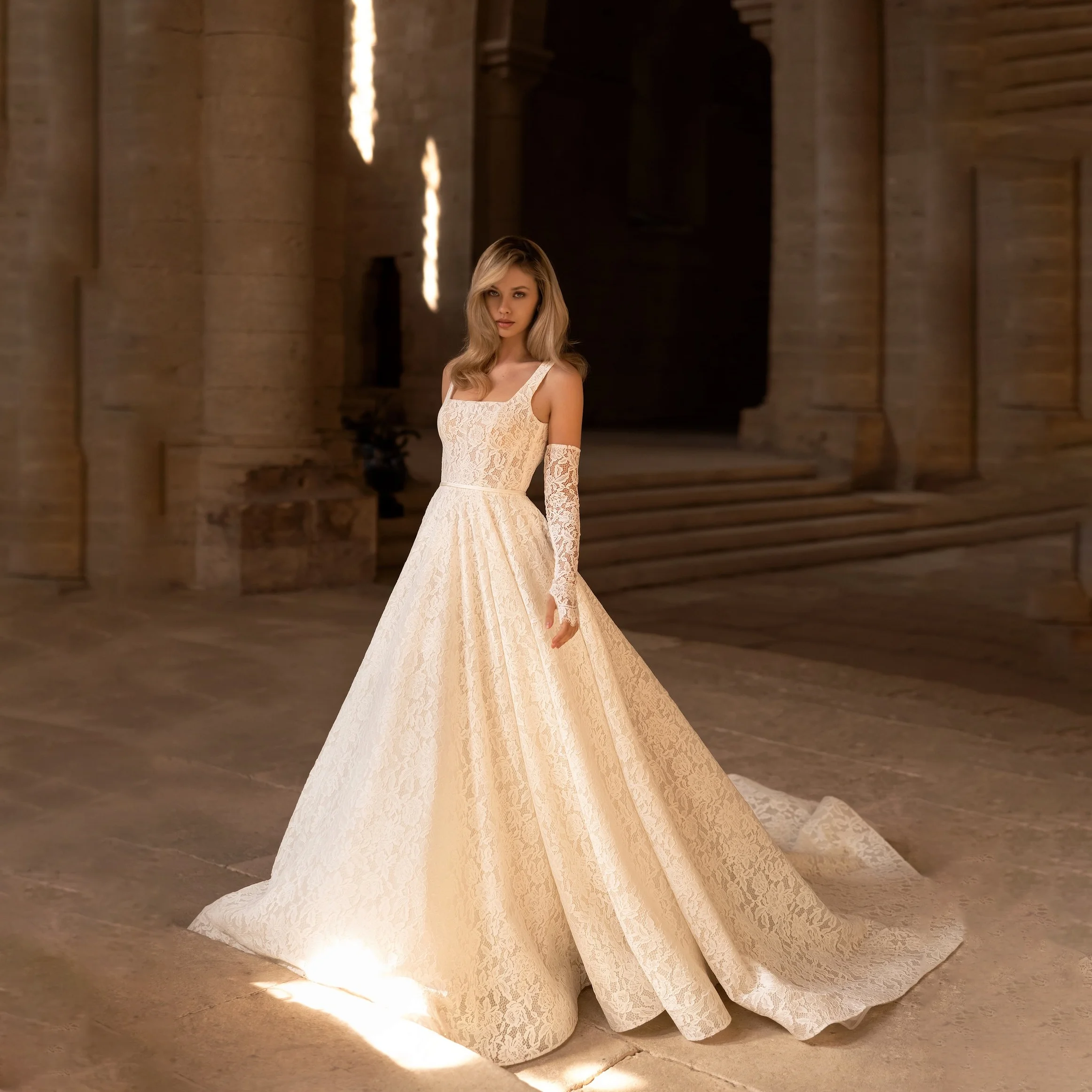 Elegant Square Collar Straples Lace Pleated Wedding Dress Customized A-line Backless Court Bridal Party Gowns Vestidos De Novia