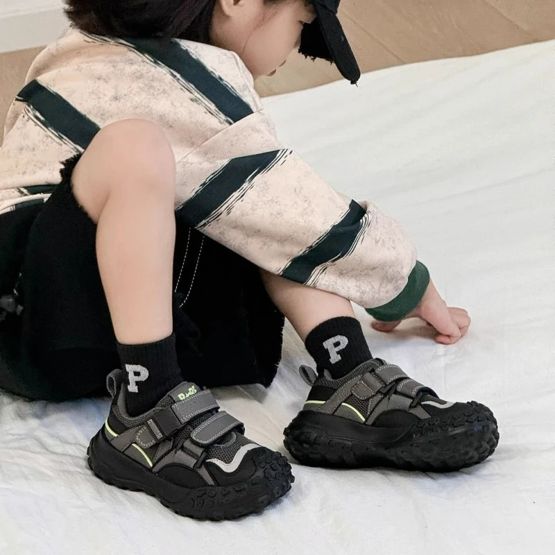 키즈 청키 스니커즈 2026 신상 겨울용 코튼 벨크로 슈즈 스파이크 러그 솔 미끄럼 방지 타이어 바닥 스트리트 스타일 남아 여아용 ?