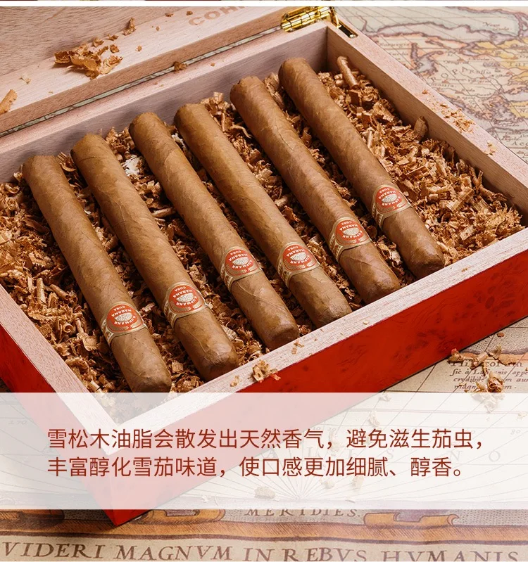 Albero Di Cedro Rosso Alto Con Trama Ampia E Corteccia Immagine Stock - Foto 11