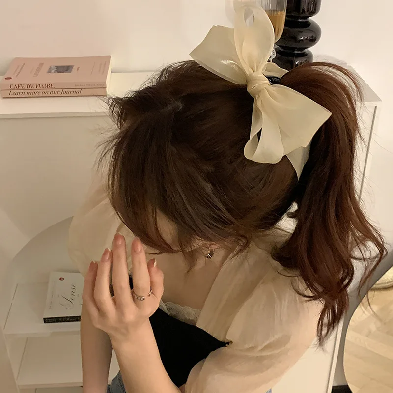 리본 보우 바나나 헤어 클립: 매력적인 머리카락을 위한 우아함과 실용성