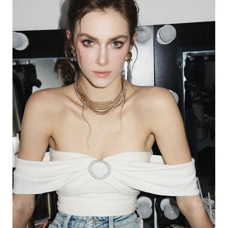 

Модные пикантные колготки с жемчужной пряжкой Топ 2023 летний плиссированный белый топ с открытыми плечами на одно плечо женский пикантный Топ Y2k Топы