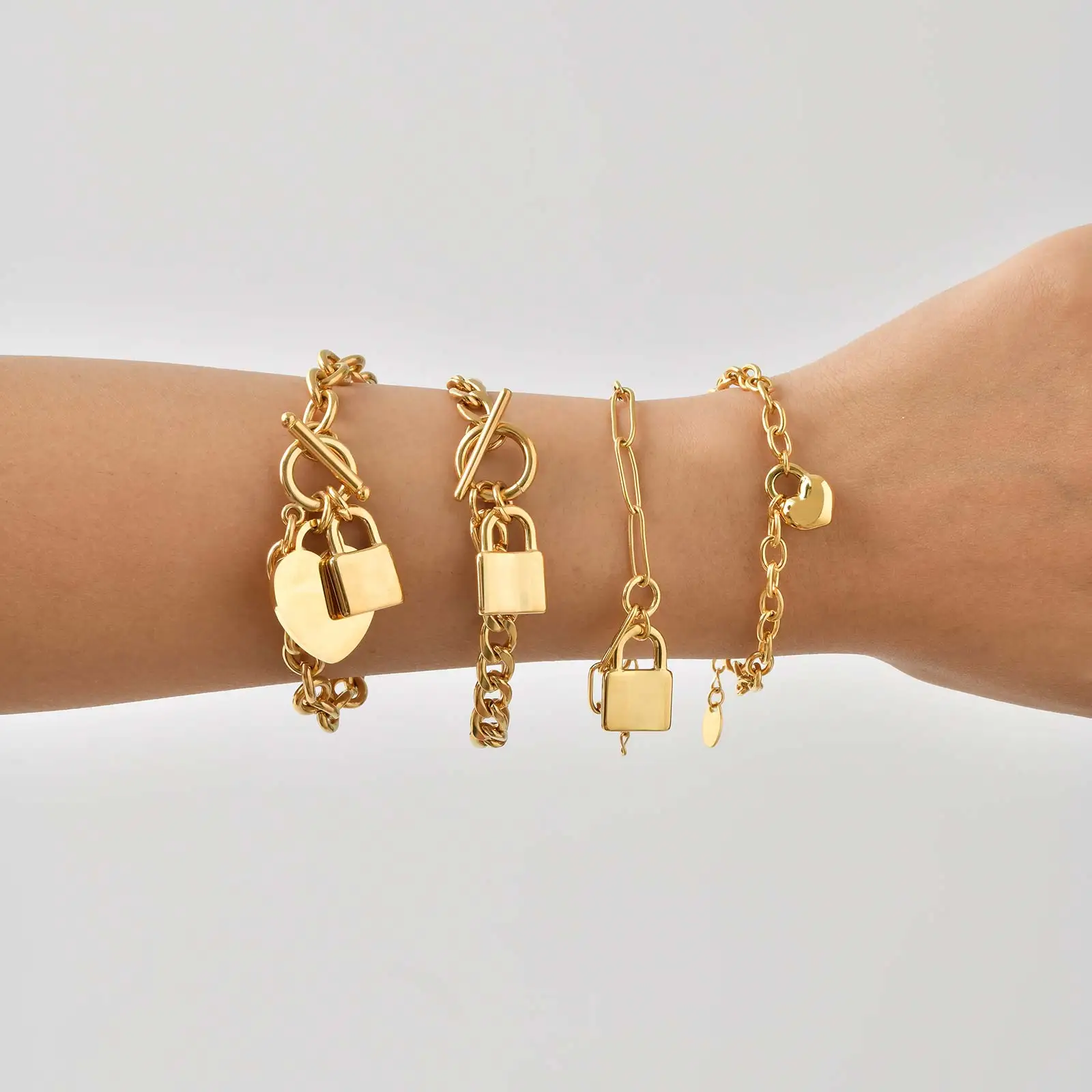 Exquisites modisches Herzschloss-Charm-Armband, vergoldetes Edelstahl-OT-Schnallenarmband für Frauen, wasserdichter trendiger Schmuck