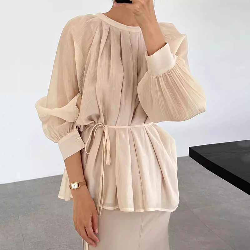 

SuperAen 2024 Корейская Весенняя ниша темпераментная плиссированная рубашка с длинными рукавами на шнуровке спереди и сзади