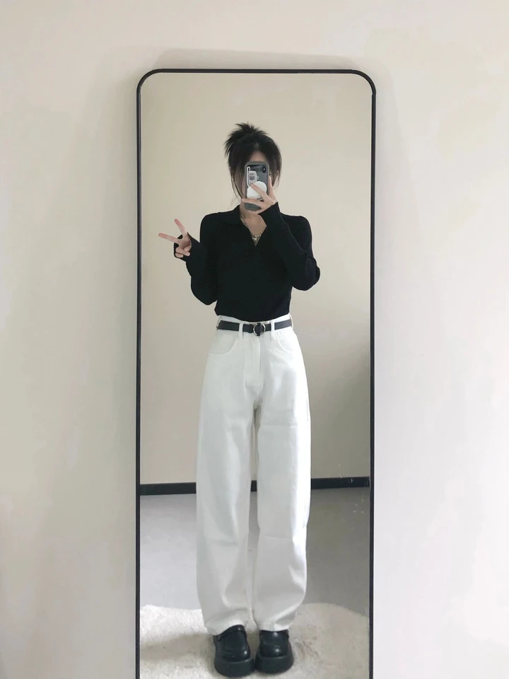 당신의 스타일을 완성해주는 블랙 블랙 니트 티셔츠