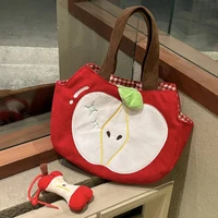 Sac à main pomme rouge créatif et mignon en velours côtelé, sac à bandoulière élégant en toile pour les sorties avec pendentif pomme, sac à bandoulière décontracté et polyvalent 3