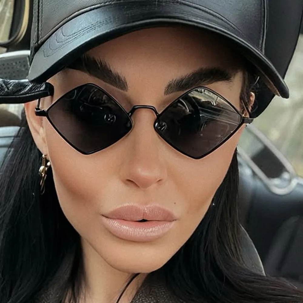 Einzigartige Diamantform Kleine Sonnenbrille für Frauen Neue Mode Ultraleicht Schwarz Grau Gradient Sonnenbrille Männer Retro Brillen Uv4090