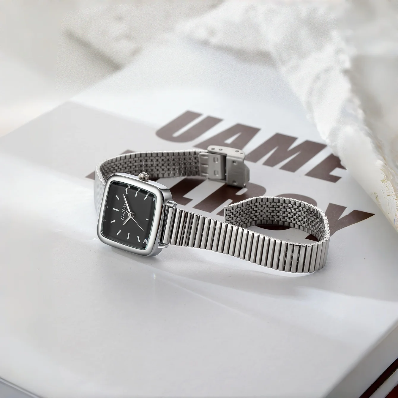 Women's Retro-Style Artistic Quartz Watch