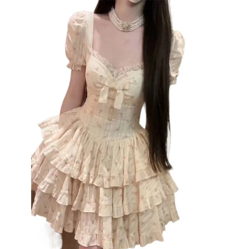 فستان جميل بأكمام فقاعية من الدانتيل مُزين بنقشة ا...