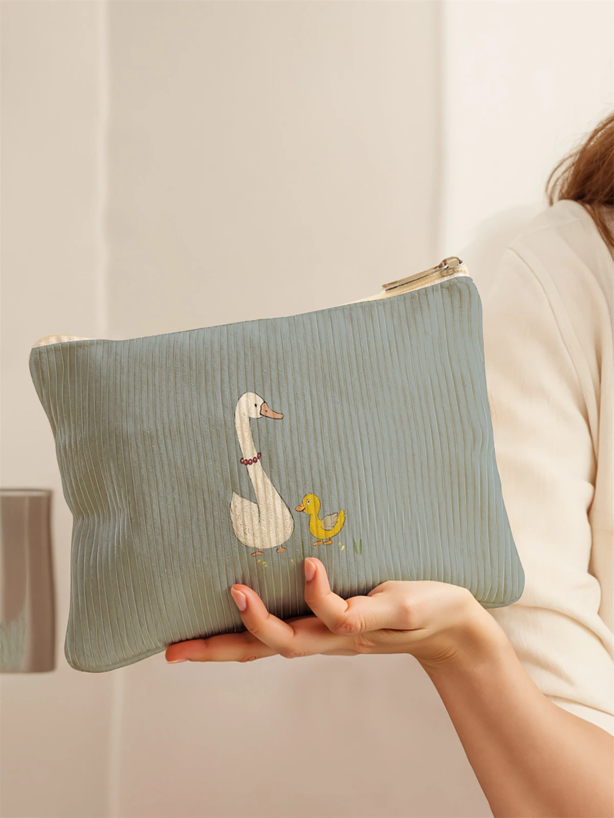 Women's Corduroy Travel Cosmetic Bag Portable Large Capacity Makeup Storage Organizer Zipper Clutch Purse Make up Bag