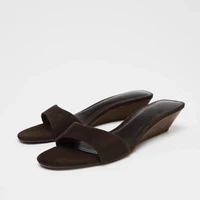 Sandales compensées de luxe légères, sandales à talons hauts texturées simples et à bout ouvert, Design de marque, sandales polyvalentes de couleur unie pour dames 2