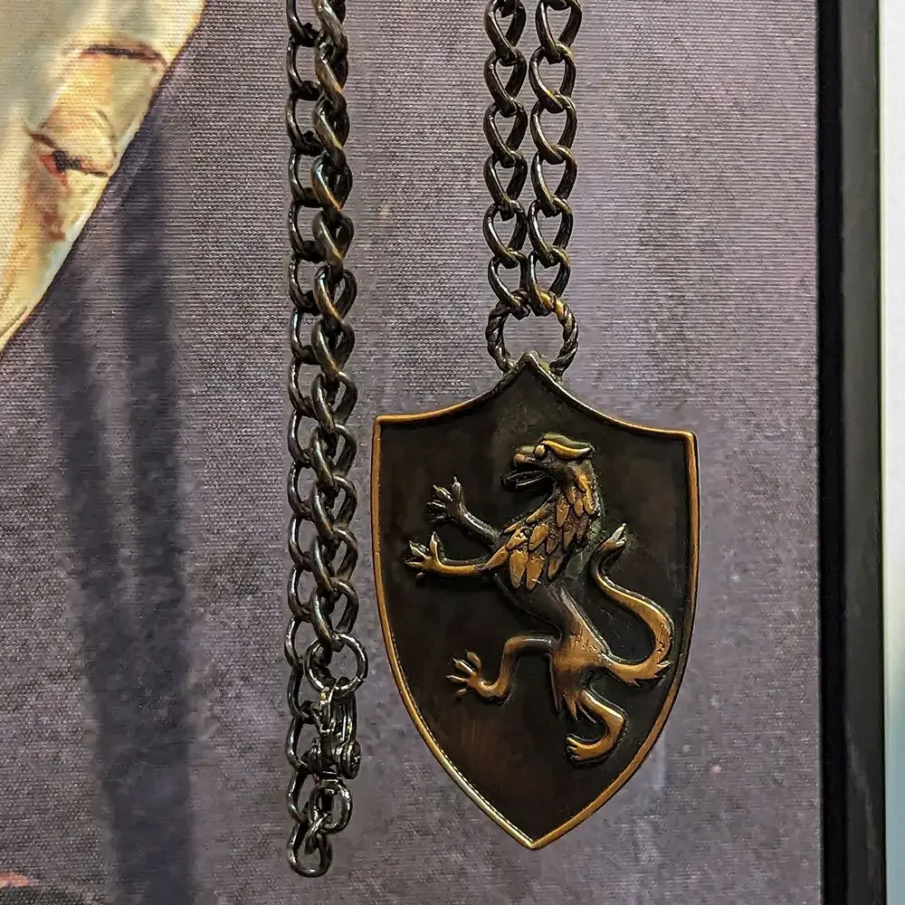 

Amorita Boutique Metallic shield stereoscopic carve lion vintage necklace