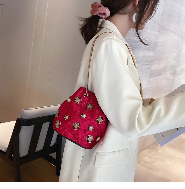 Nuove borse da donna Secchiello Elegante borsa Veet Tote Borsa a tracolla con tracolla a catena dorata_voghion.com