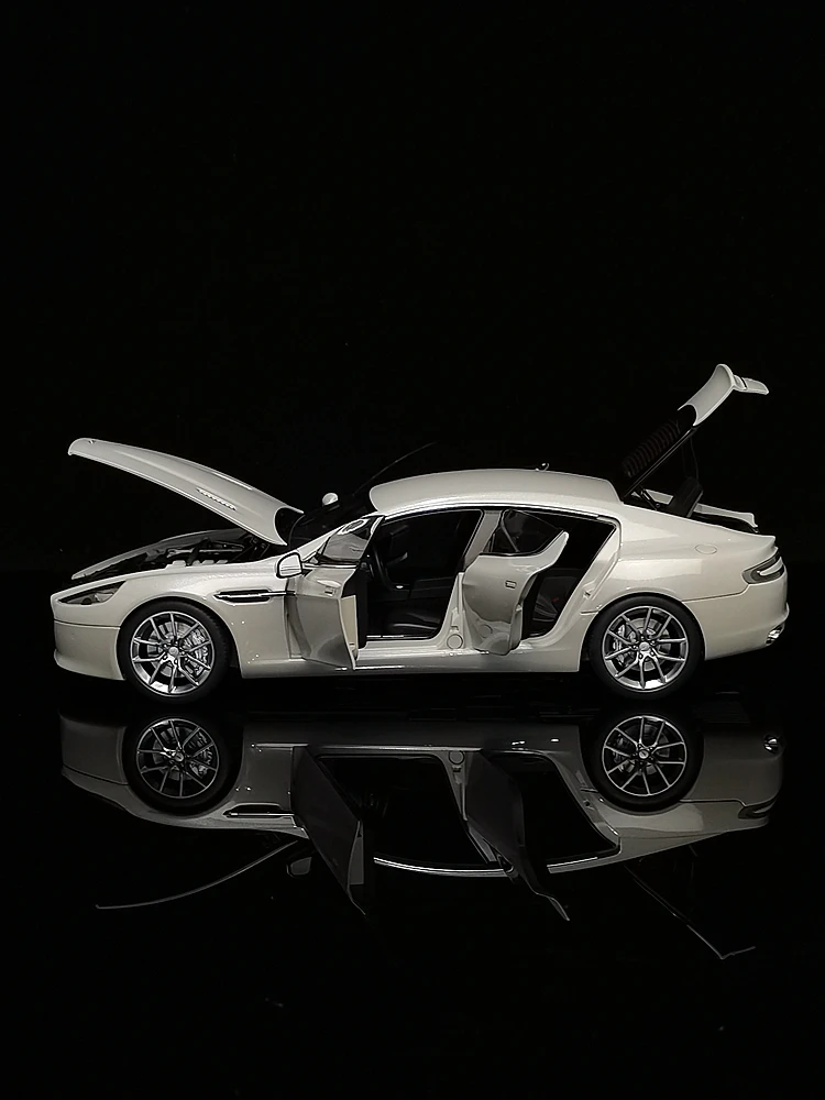 Aston Martin Rapide ラピード　AUTOart 1:18 Unboxing of Aston Martin Rapide 1:18 by AutoArt - YouTube