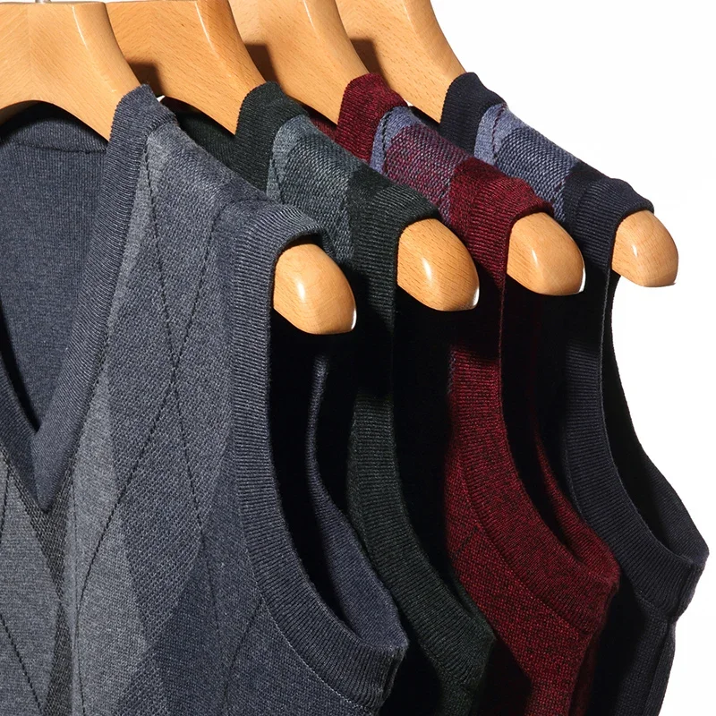 Men Sweater Vests Mens Knitted Vest Men's Thickened Casual Sweater Tank Top Autumn and Winter Warm Men's Vest