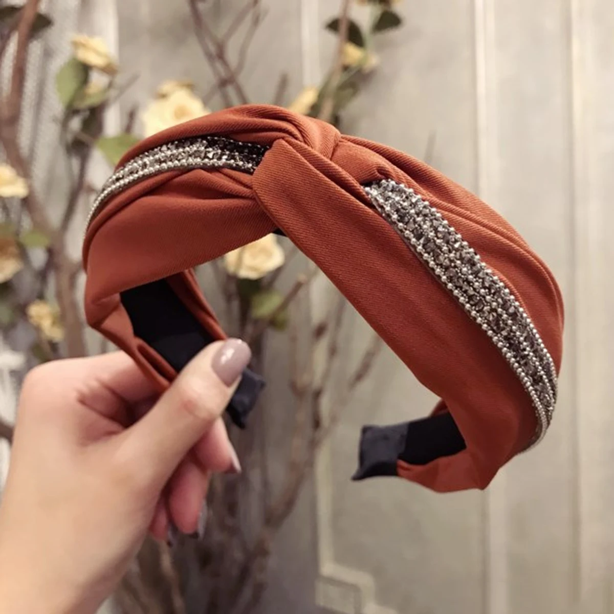 Рисунок 5 - Женский ободок с узлом