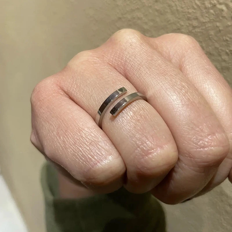 Personal isierte Jungen Mädchen Anhänger Halskette und verstellbare Ring Set Edelstahl Gravur Name Datum Anhänger mit Perlenkette Schmuck – Detail 5