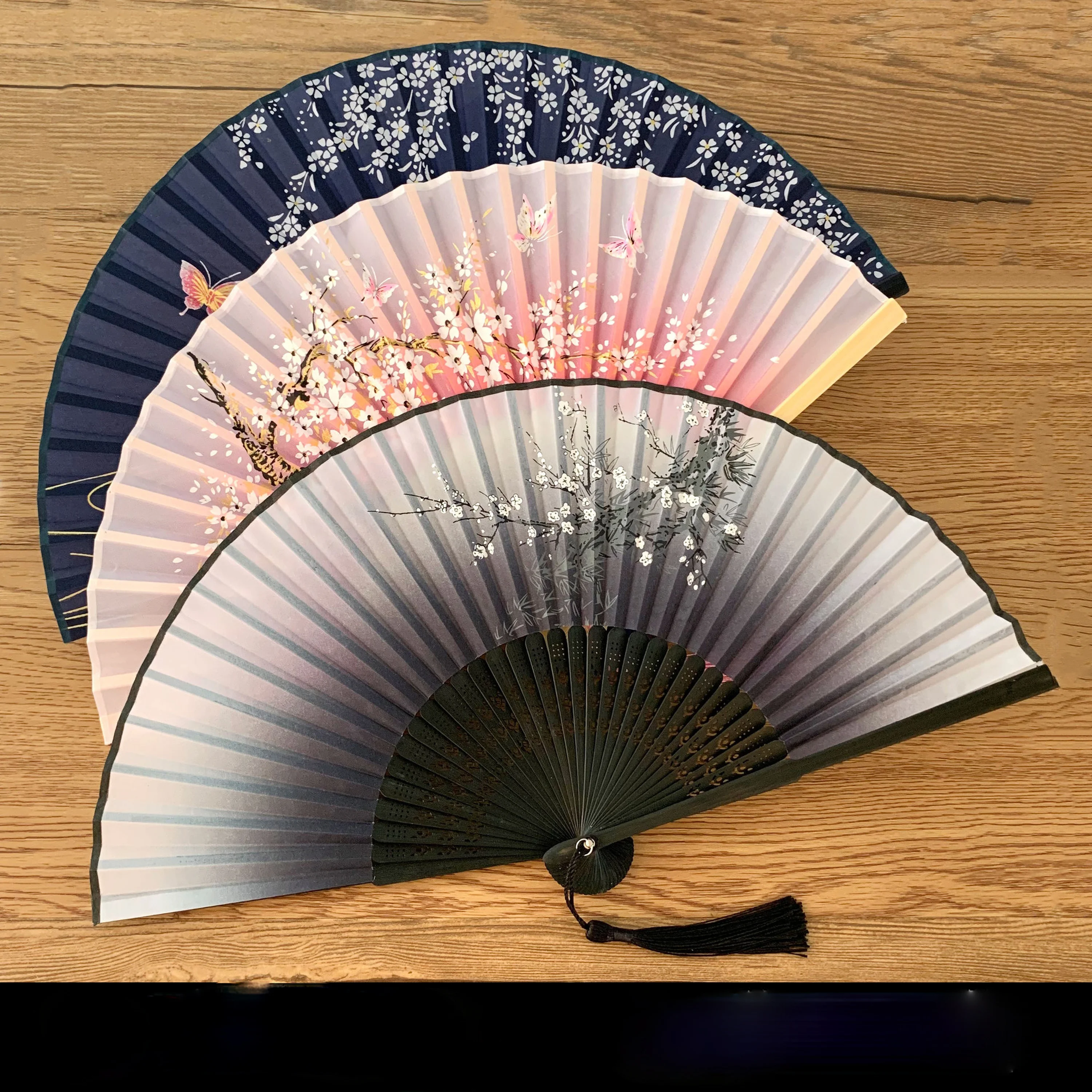 Vintage Silk Folding Fan 1Pc Retro Chinese Japanese Bamboo Folding Fan Tassel Dance Hand Home Decoration Ornament Craft Gift