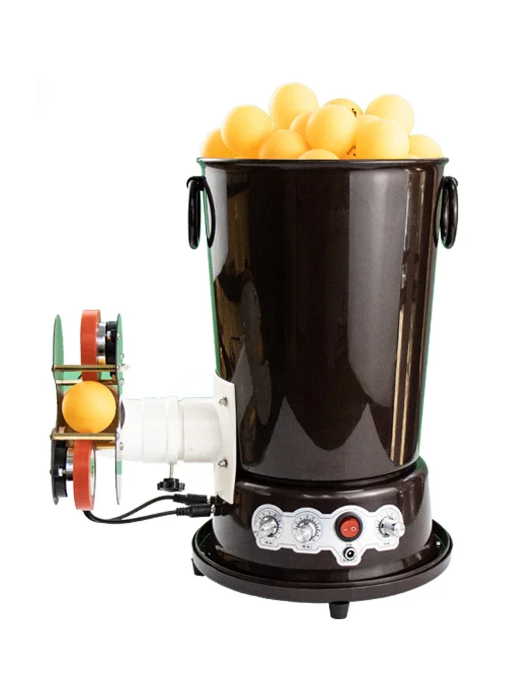 

Ball thrower with adjustable speed and large capacity plug-in portable spinning ball version