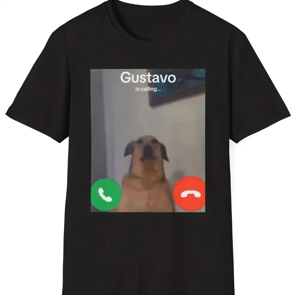 Lustiges Telefonanruf-Grafik-T-Shirt von Gustavo, schwarz, lässiges, kurzärmliges Rundhals-T-Shirt mit „Gustavo Is Calling“.