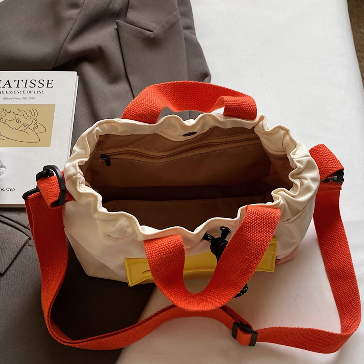 The New Unisex Messenger Bag, Outdoor Functional Shoulder Bag, Commuter Shoulder Bag, Storage Bag, Female Contrast Backpack