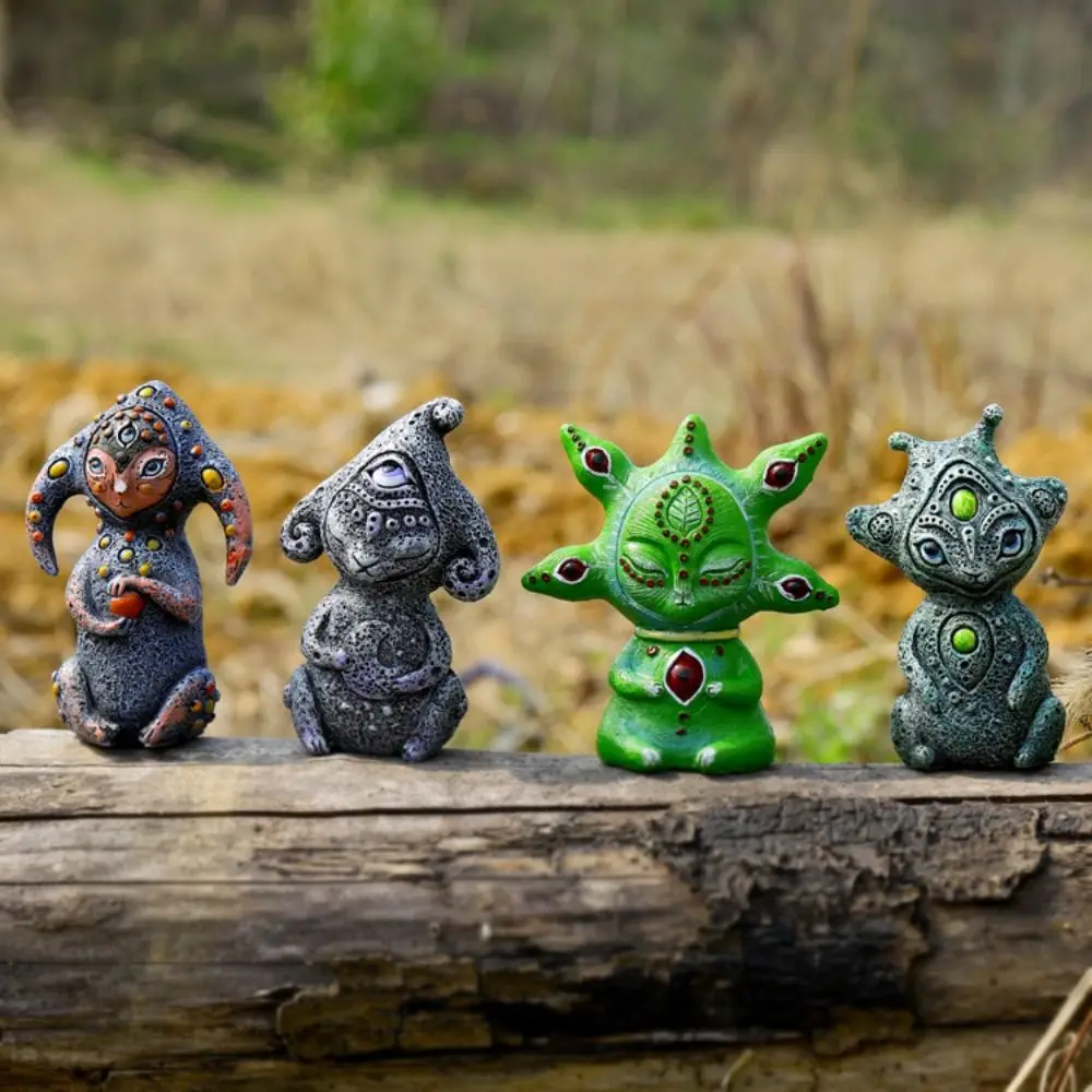 Mini Three Eyes Alien Sculpture Creative Surprised Cartoon Garden Alien Ornaments Cute Elf Resin Statue Courtyard