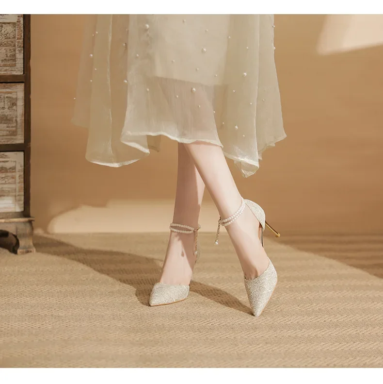 LuLuYoung Pumps toe detail