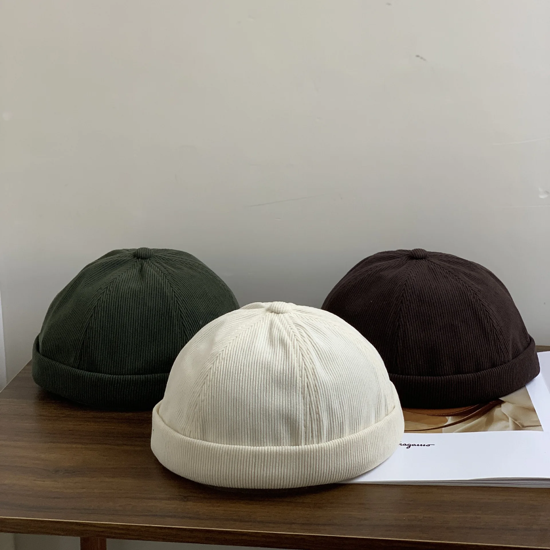 Vintage-Style Unisex Brimless Beanie Hat - Solid Color, Lightweight & Portable