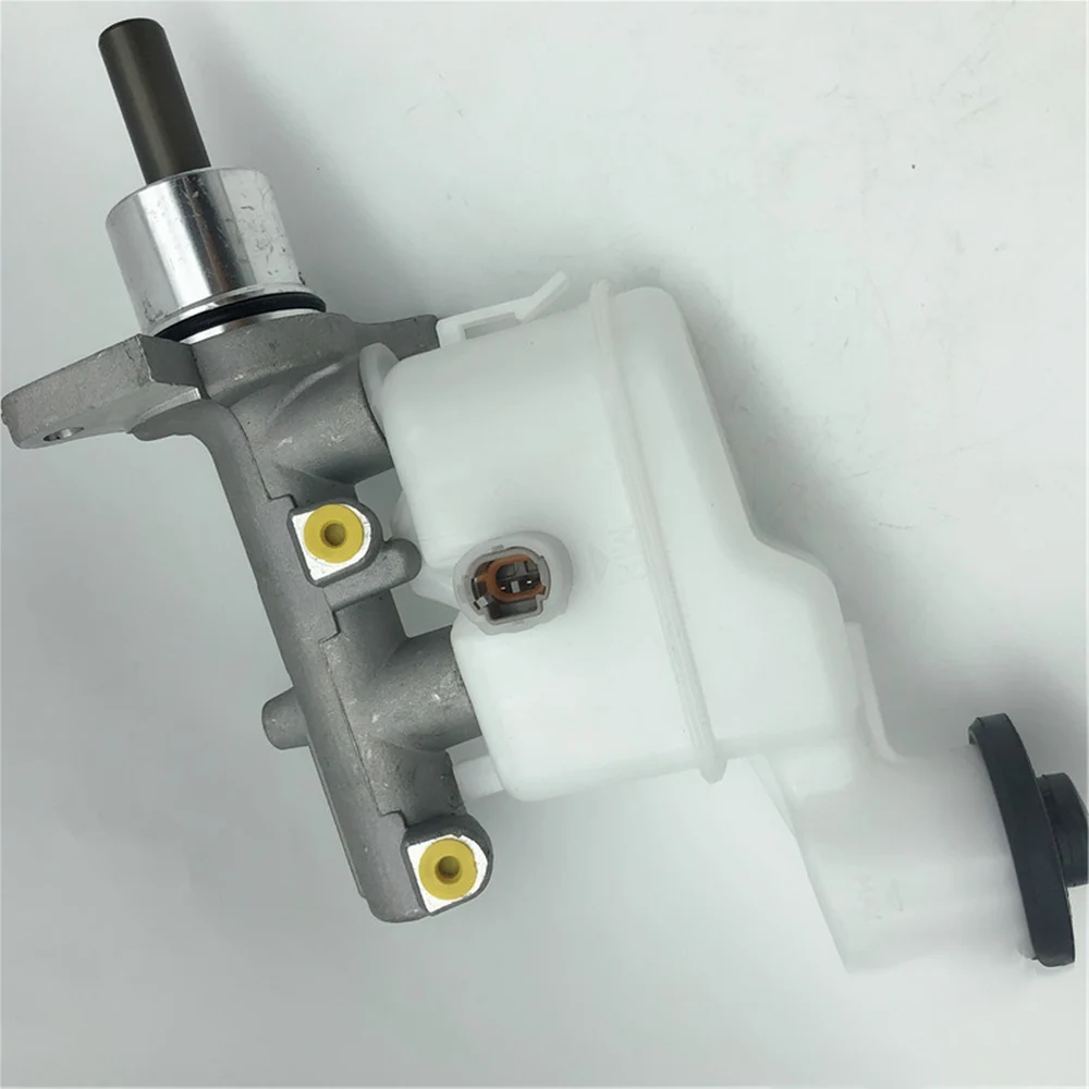 Brake Master Cylinder LHD For Toyota Hilux VII KUN26 GGN25 4WD 2005-2015 47201-09210 4720109240
