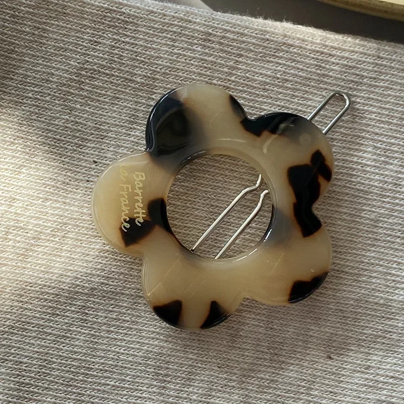 8Light leopard print