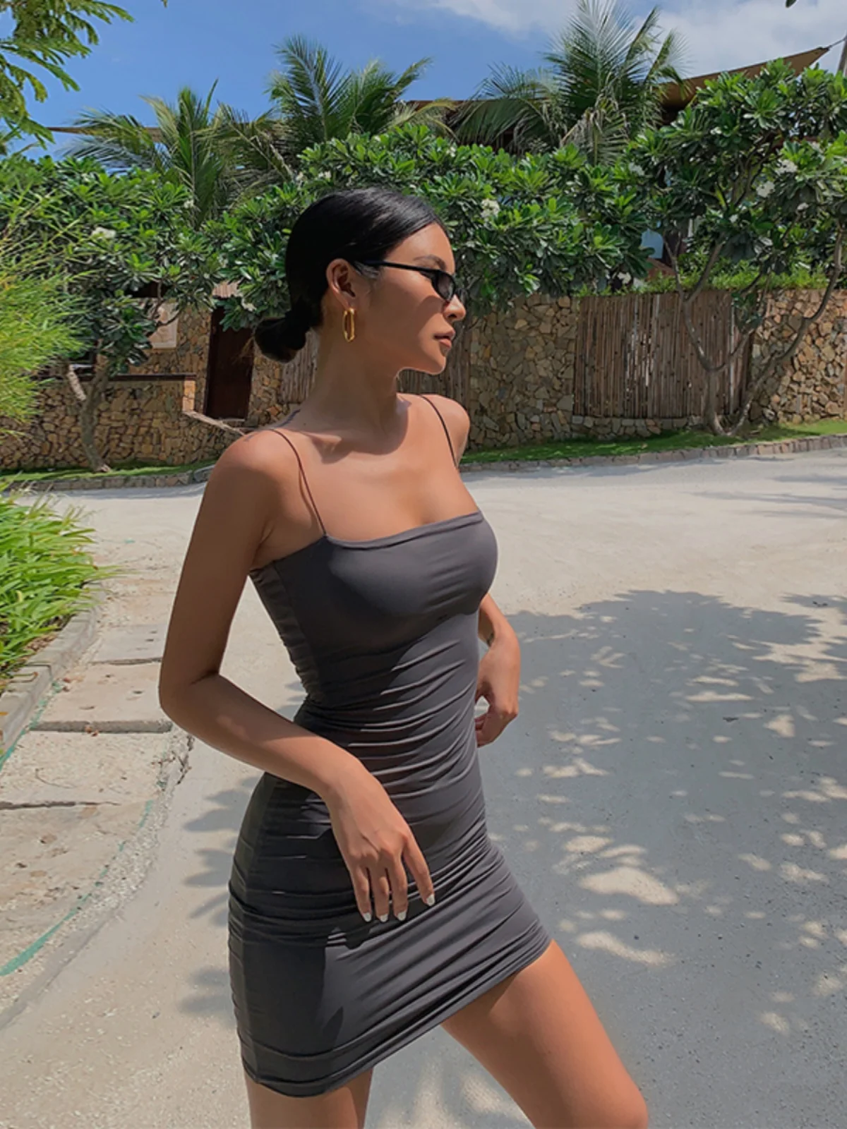 

Соблазнительная и облегающая короткая юбка из вискозы с плоскими бретельками