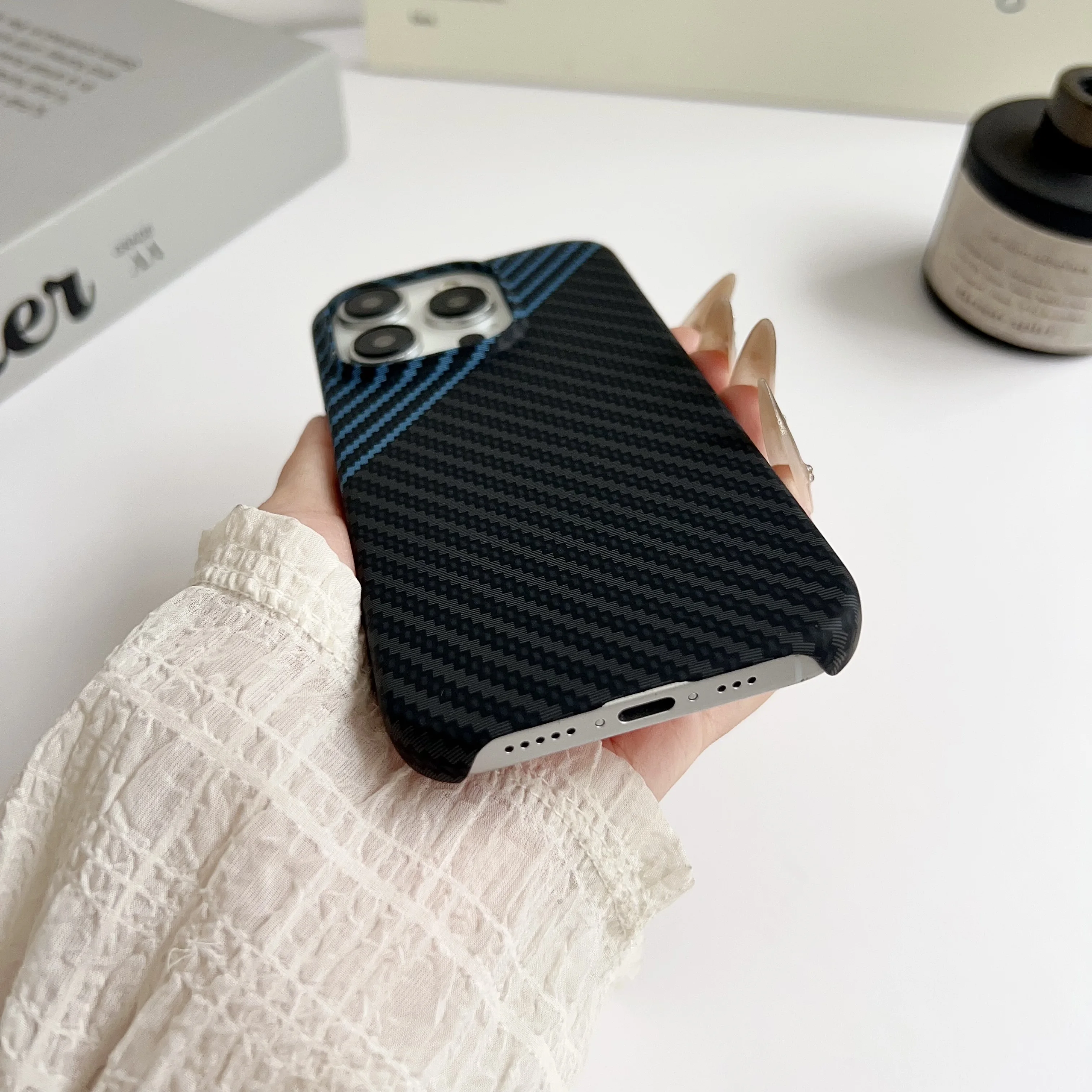 Sleek Carbon Fiber Texture Ultra-Thin Matte Protective Cover