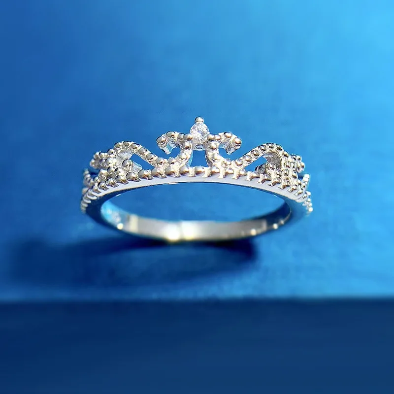 

The New Lace Ring Queen's Crown Design is Simple, Personalized, Thin, Stacked, and Fashionable