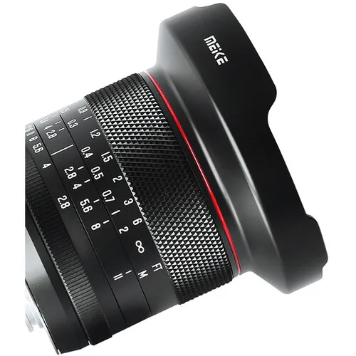 마이크 8mm f/2.8 렌즈 마이크로 포서드용 초광각 시야와 컴팩트한 디자인의 조합