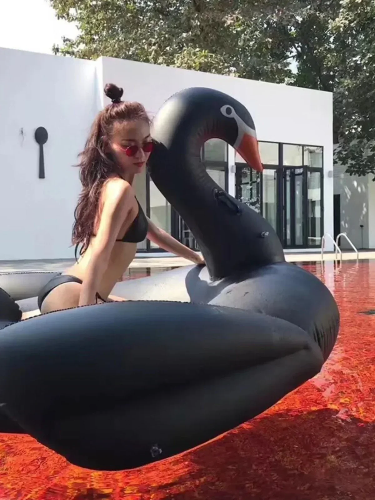 Inflatable Black Swan Floating Bed Adult Swimming Pool Lifebuoy Water Toys Swimming Pool Air Cushion Boat Outdoor Equipment
