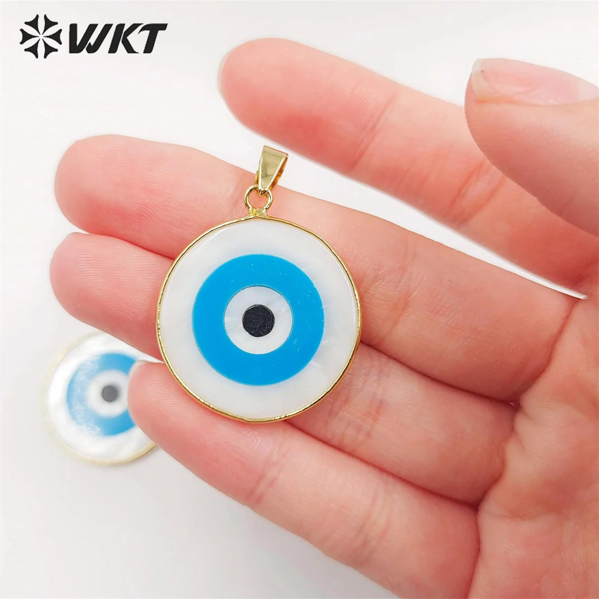 WT-JP330 WKT Newest Fashion Gold Bezel Charming Blue Turquoise Pendant Big Turkey Eye Healing Shell Necklace Jewelry