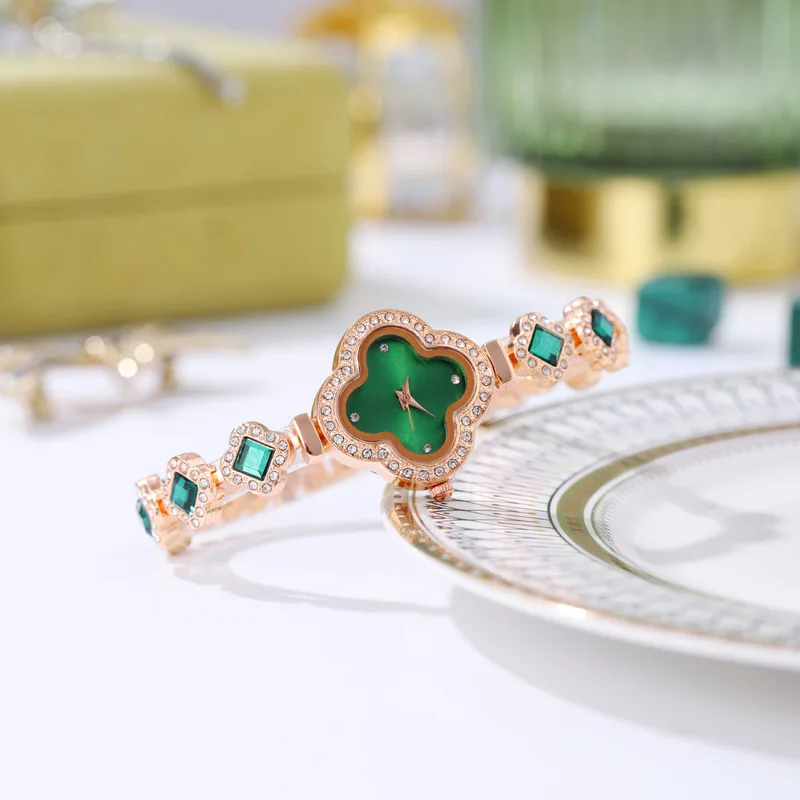 Fashion Versatile Women Four Leaf Clover Bracelet Watch Popular Quartz Diamond Fashion Green Watch Designer Casual Wristwatch 5