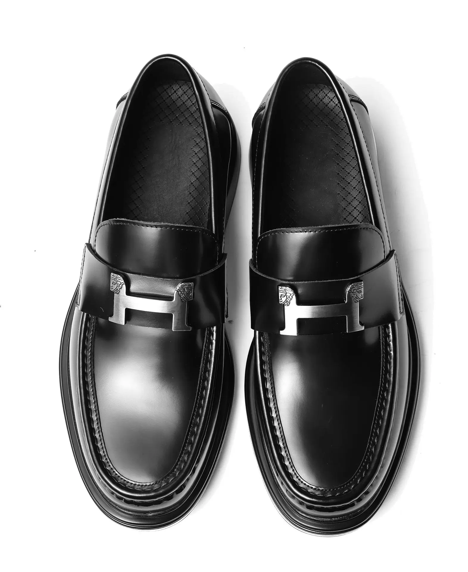 Sommerliche Business- und Freizeit-Herren-Loafer mit rundem Vorderteil, aus Leder, mit Metallschnalle, feuchtigkeitsableitend, atmungsaktiv, glänzend – Detail 13