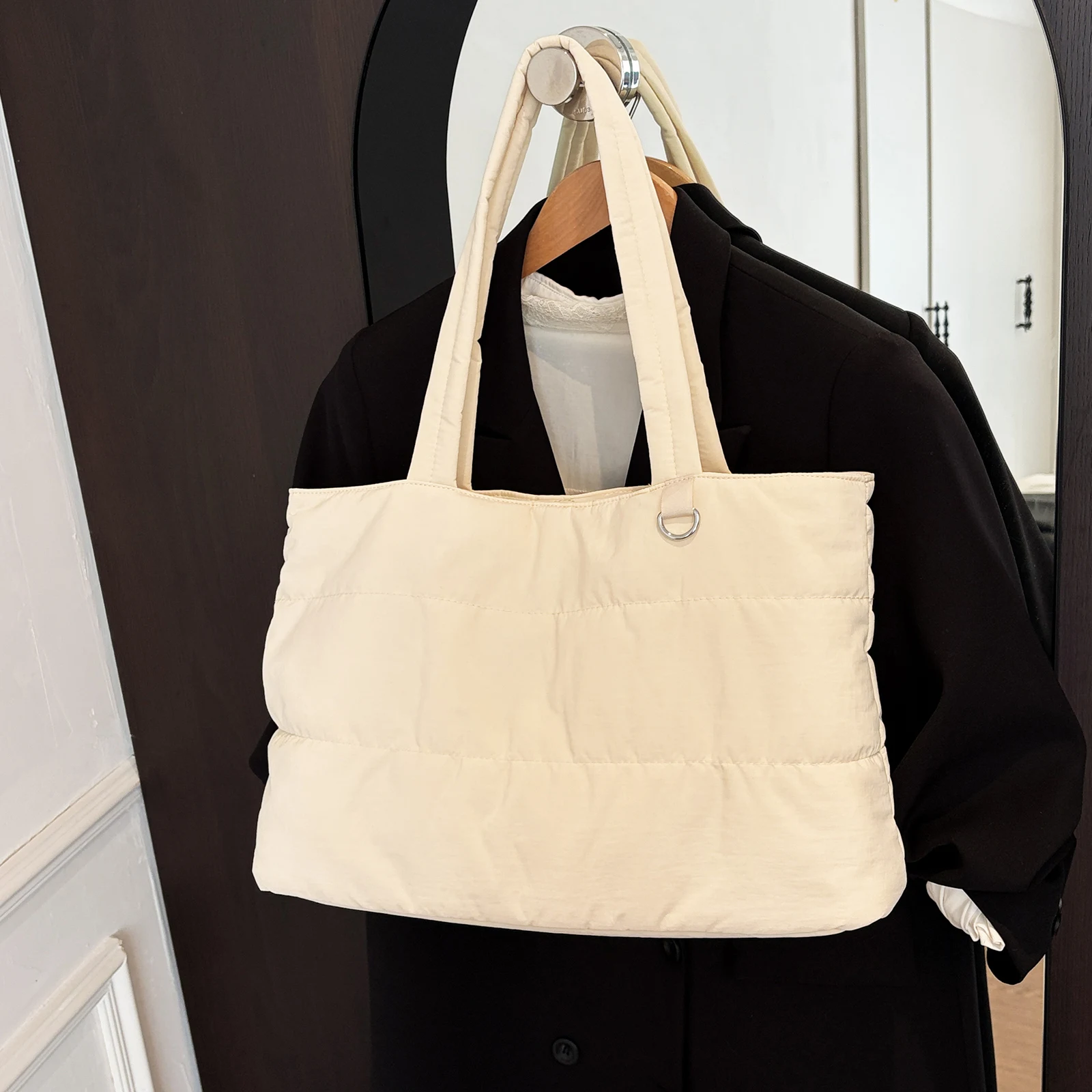 Women Quilted Shoulder Bag Lightweight Handbag with Compartment Underarm Bag for Travel Dating Shopping