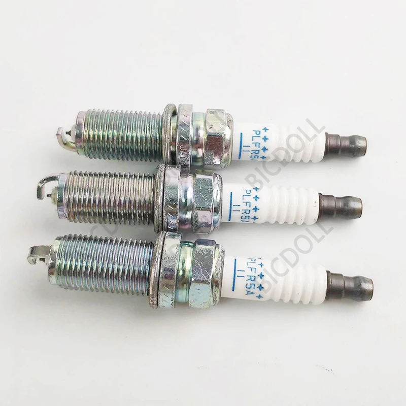 

4/6PCS Iridium Spark Plug 22401-5M015 PLFR5A-11 for Nissan 350Z X-trail Titan Altima Quest Infiniti G35 FX35 FX45 Q45 Q70 VQ35DE