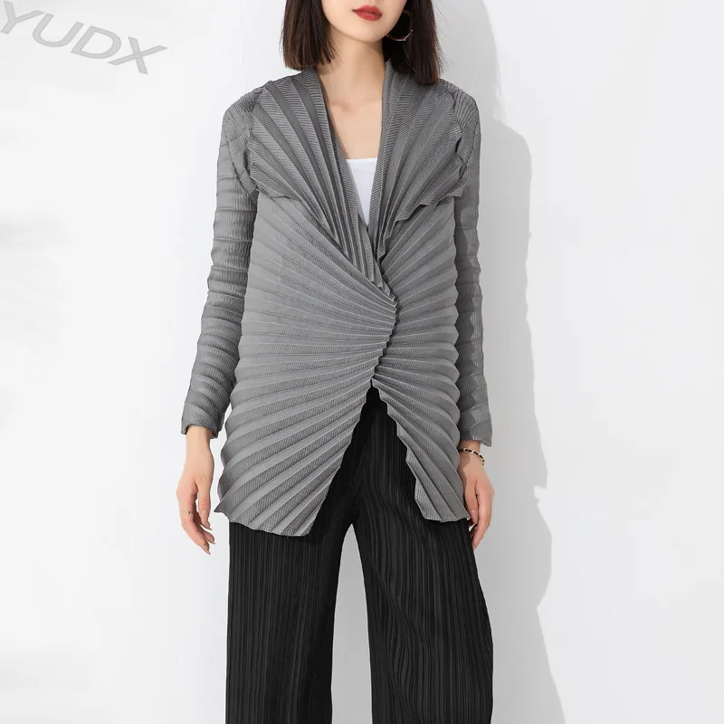 

Trench Coat Jacket Female Korean Version of The Long Section 2023 Fall Lapel Loose Outer Cloak Casual Versatile Pleated Blouse