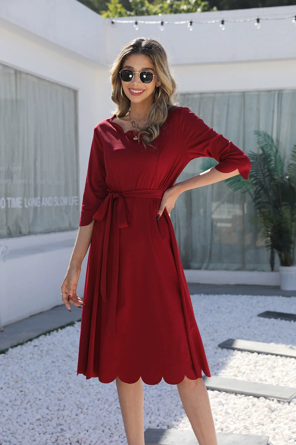 فستان نسائي متوسط الطول ياقة متموجة أكمام منتصف ال...