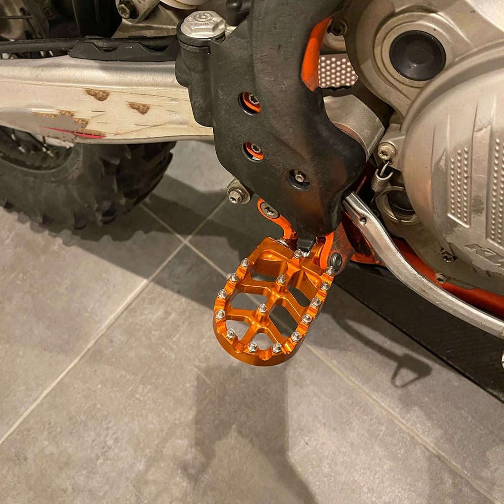 Footrest Footpegs Pedal For KTM 125 150 200 250 300 350 400 450 500 SX SXF EXC EXCF XC XCF X-CF XCW EXC-F Accessories